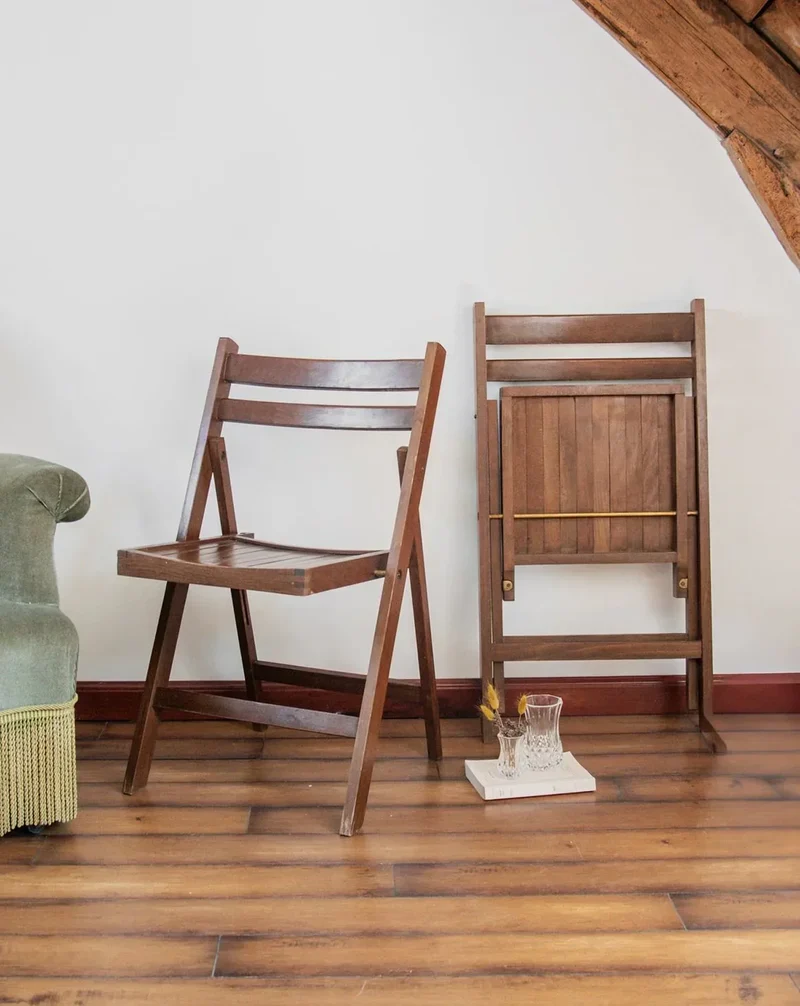 Claude, la paire de chaises en bois N°727