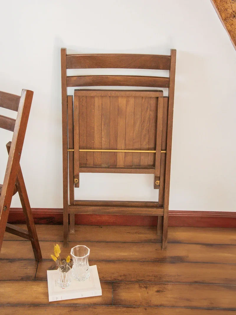 Claude, la paire de chaises en bois N°727
