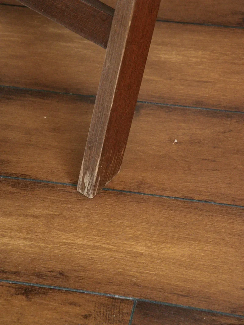 Claude, la paire de chaises en bois N°727