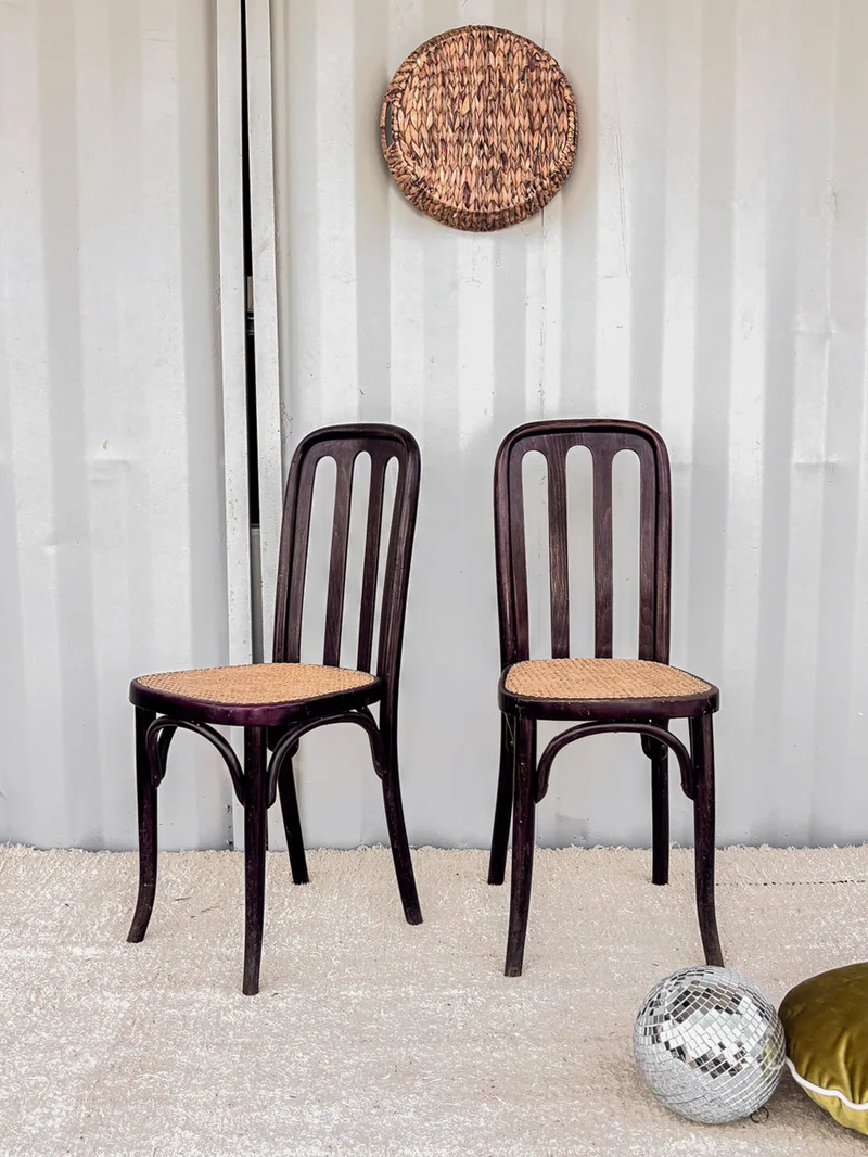 Claude, la paire de chaises en bois N°608