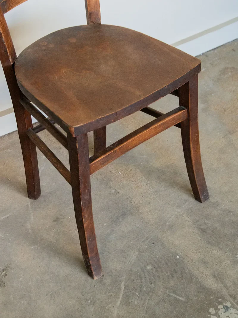 Claude, la paire de chaises en bois N°482