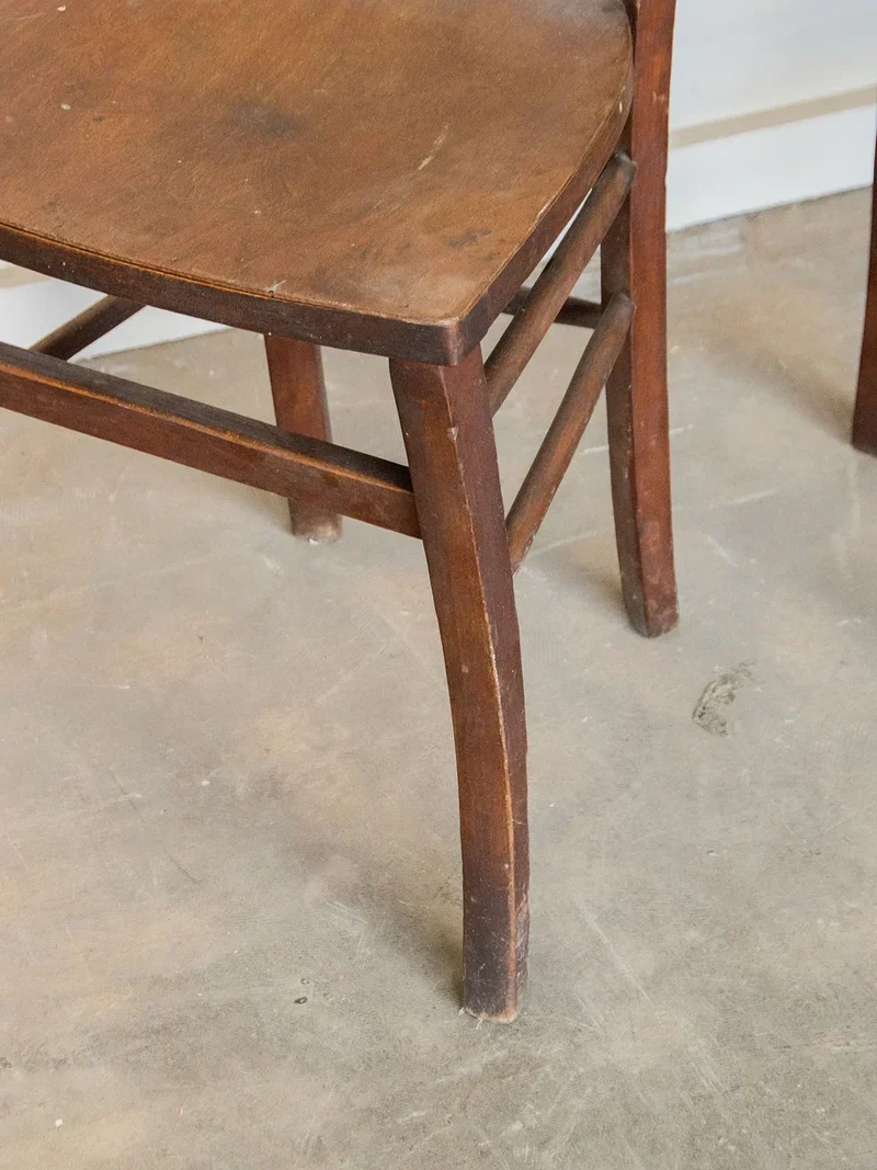 Claude, la paire de chaises en bois N°482