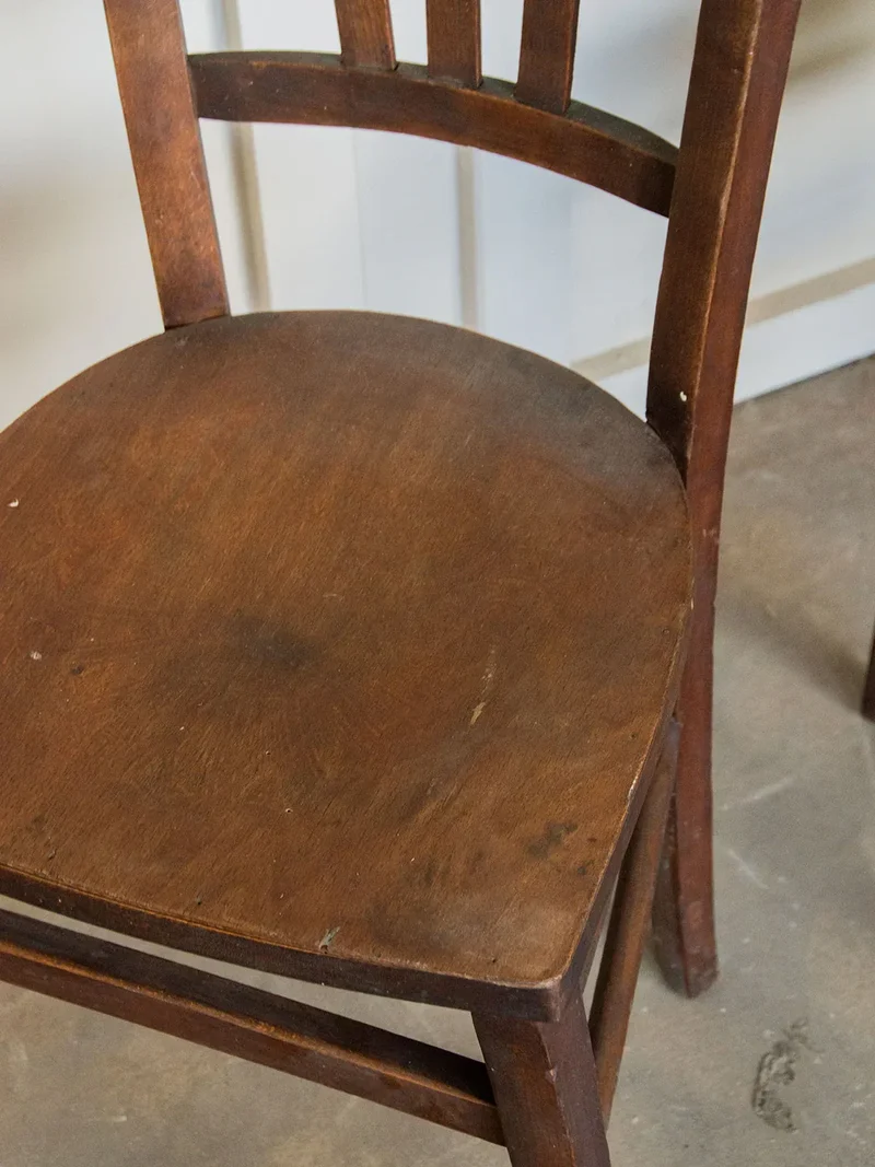 Claude, la paire de chaises en bois N°482