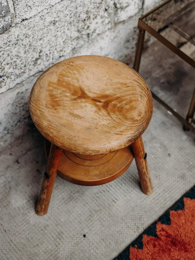 Regis, le tabouret en bois clair N°696