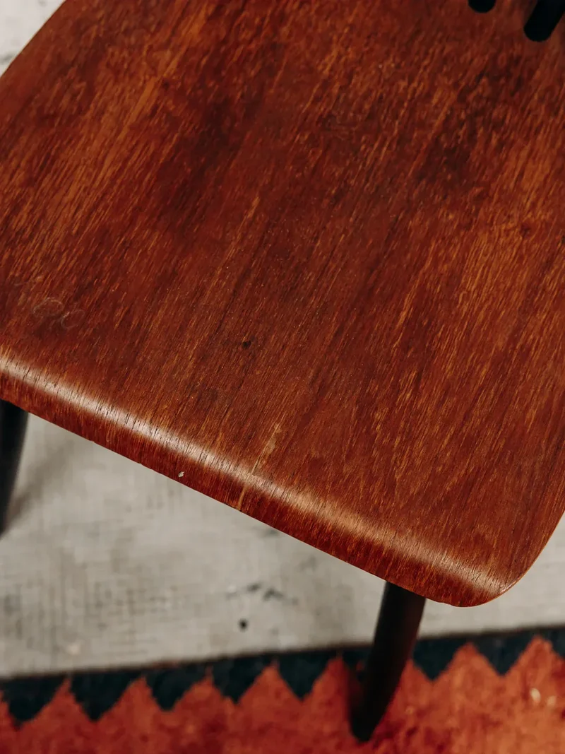 Alma, la chaise en bois N°686