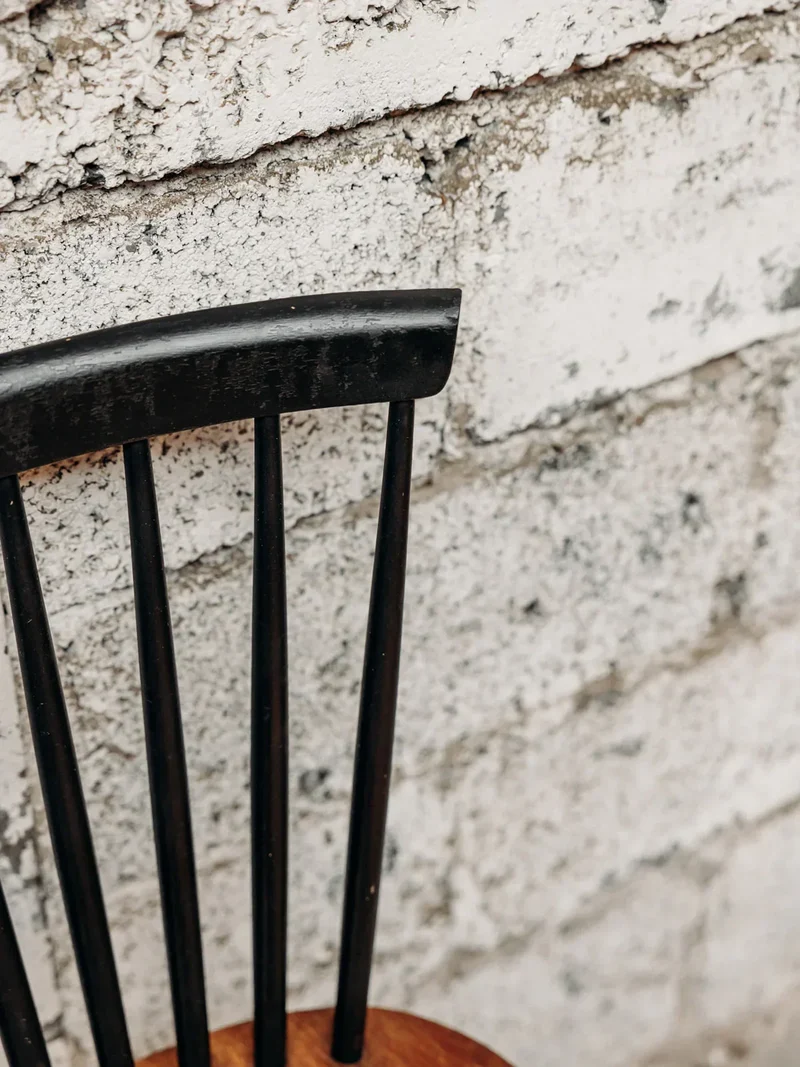 Alma, la chaise en bois N°686