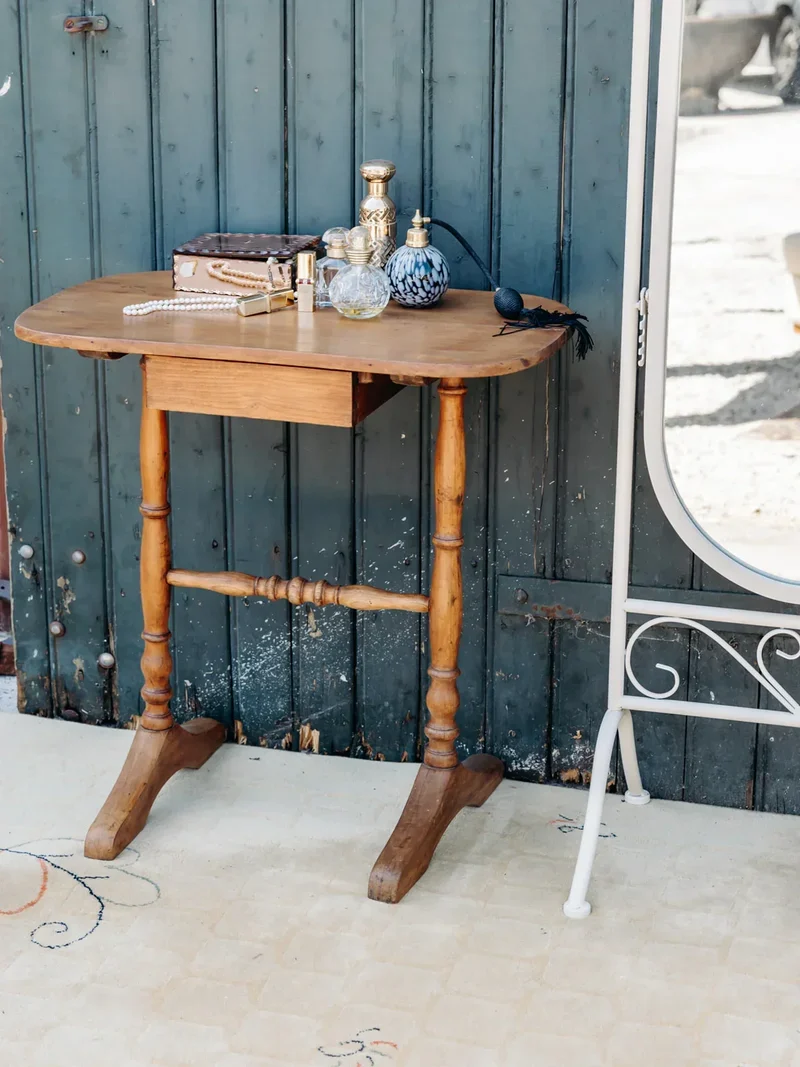 Francine, la table d'appoint en bois N°389