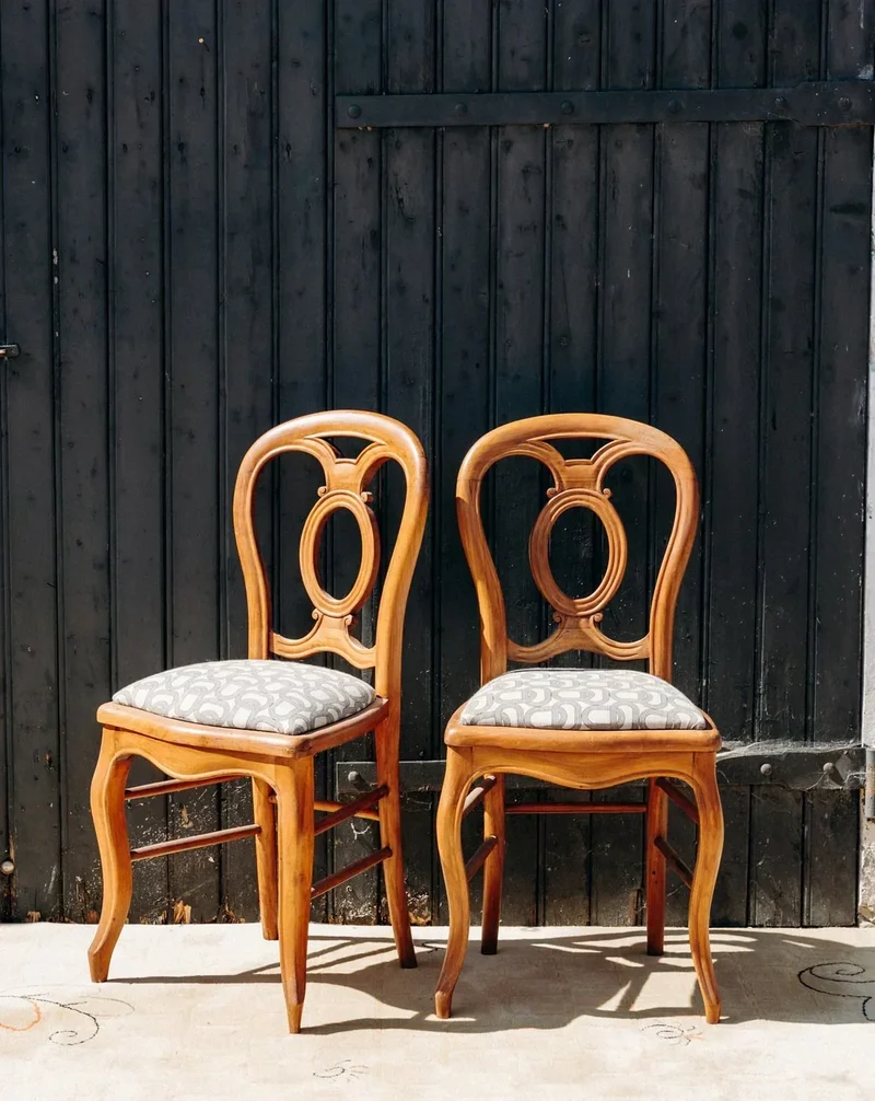 Claude, la paire de chaises en bois N°729