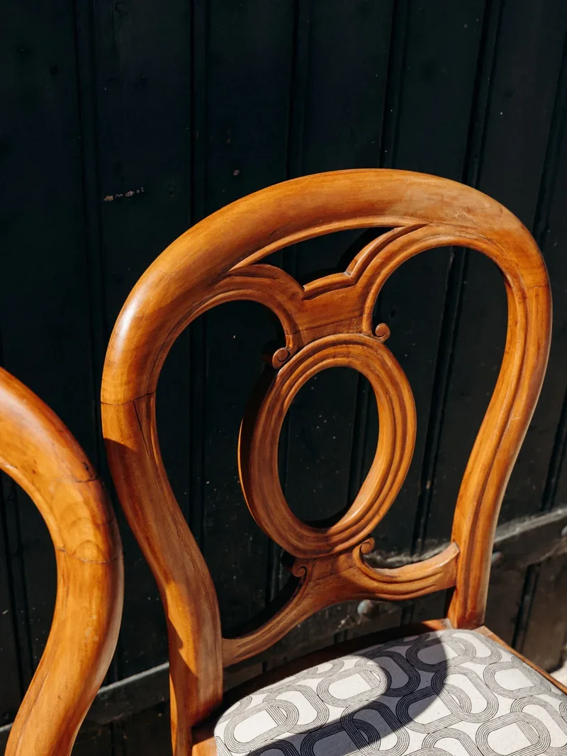 Claude, la paire de chaises en bois N°729