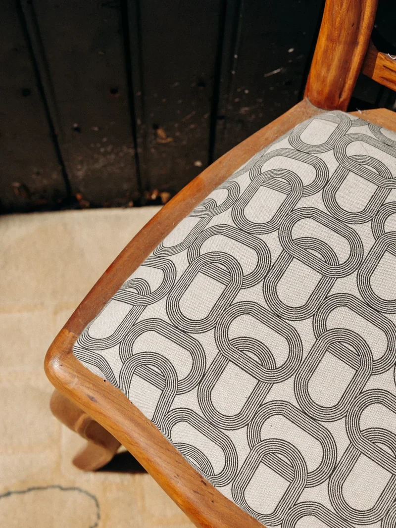 Claude, la paire de chaises en bois N°729