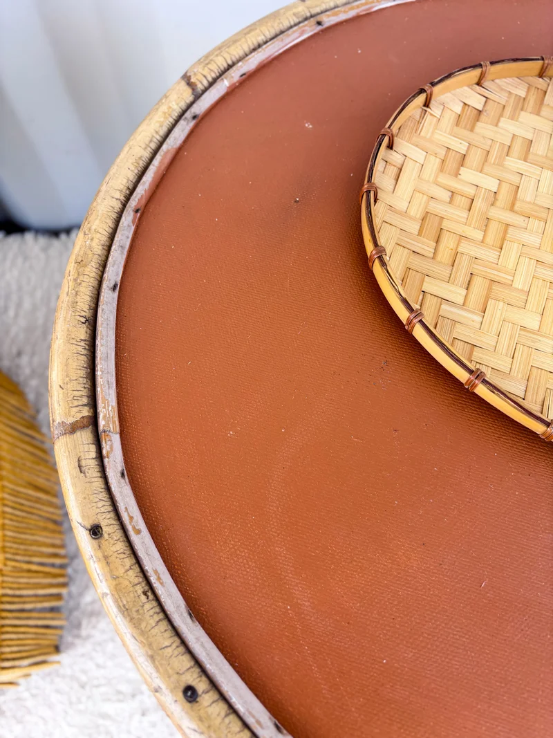 Francine, la table d'appoint en rotin N°420