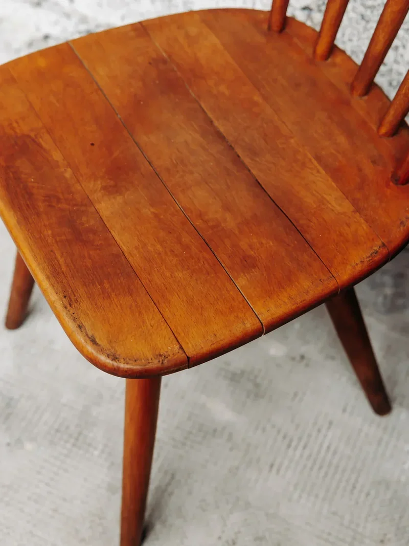 Claude, la chaise en bois N°486