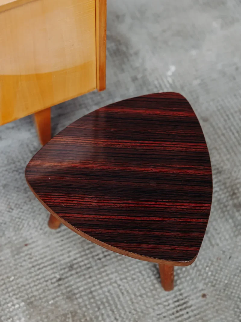 Hanna, la petite table d'appoint en bois N°367