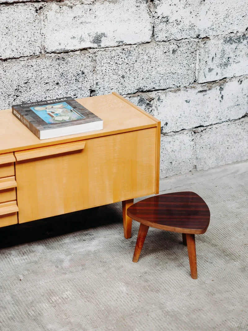 Hanna, la petite table d'appoint en bois N°367