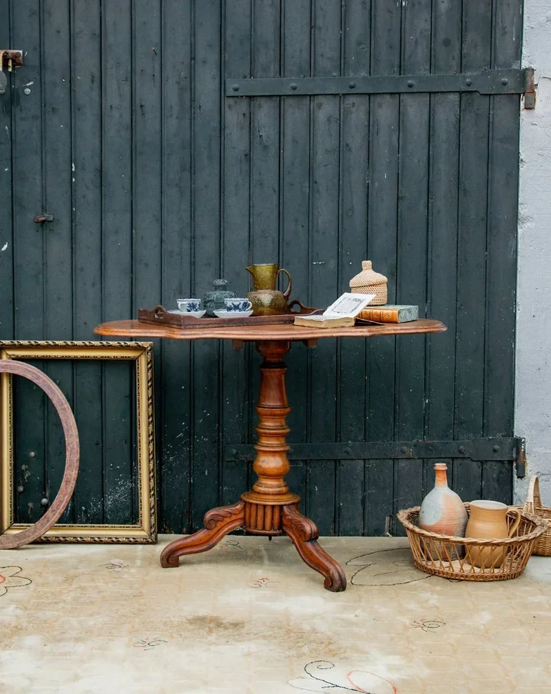 Francine, la table d'appoint violon en bois N°718