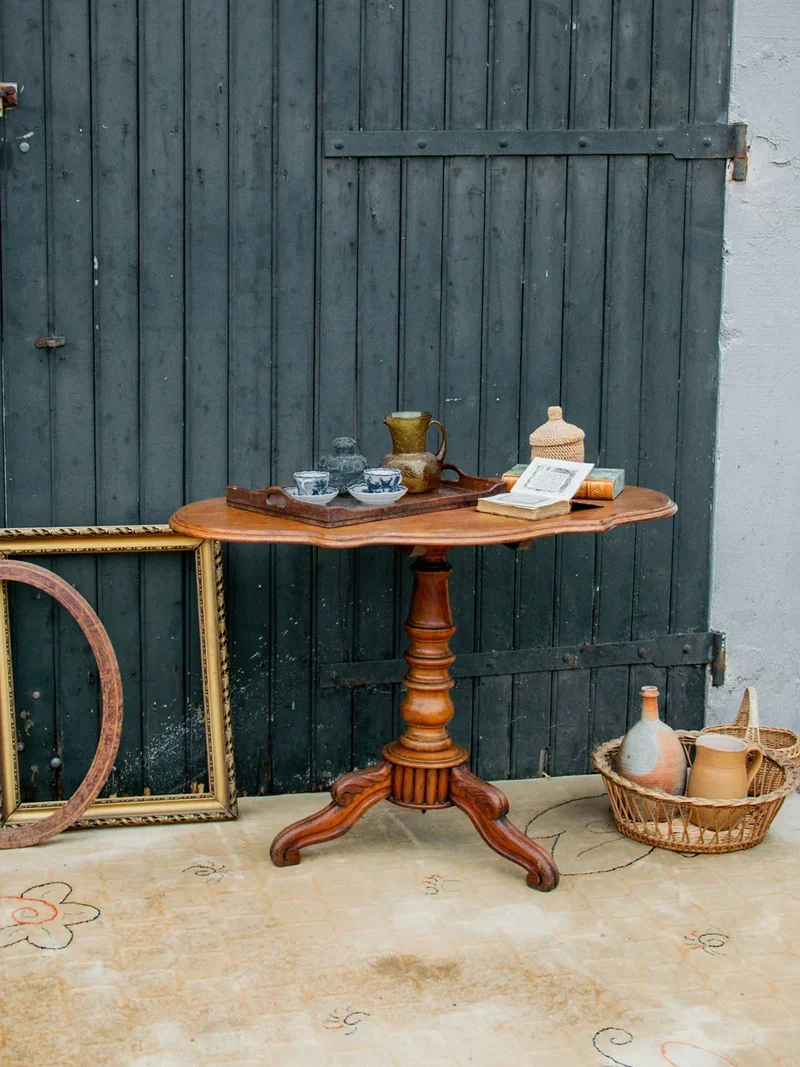 Francine, la table d'appoint violon en bois N°718