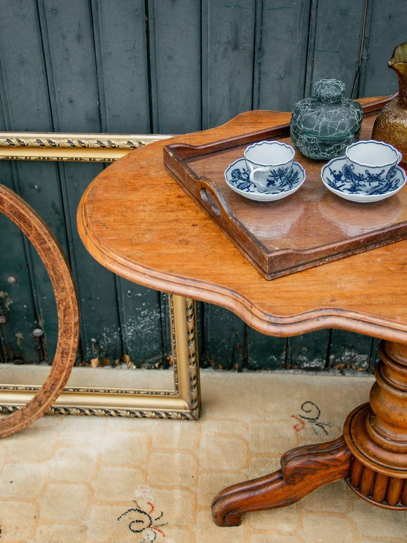 Francine, la table d'appoint violon en bois N°718
