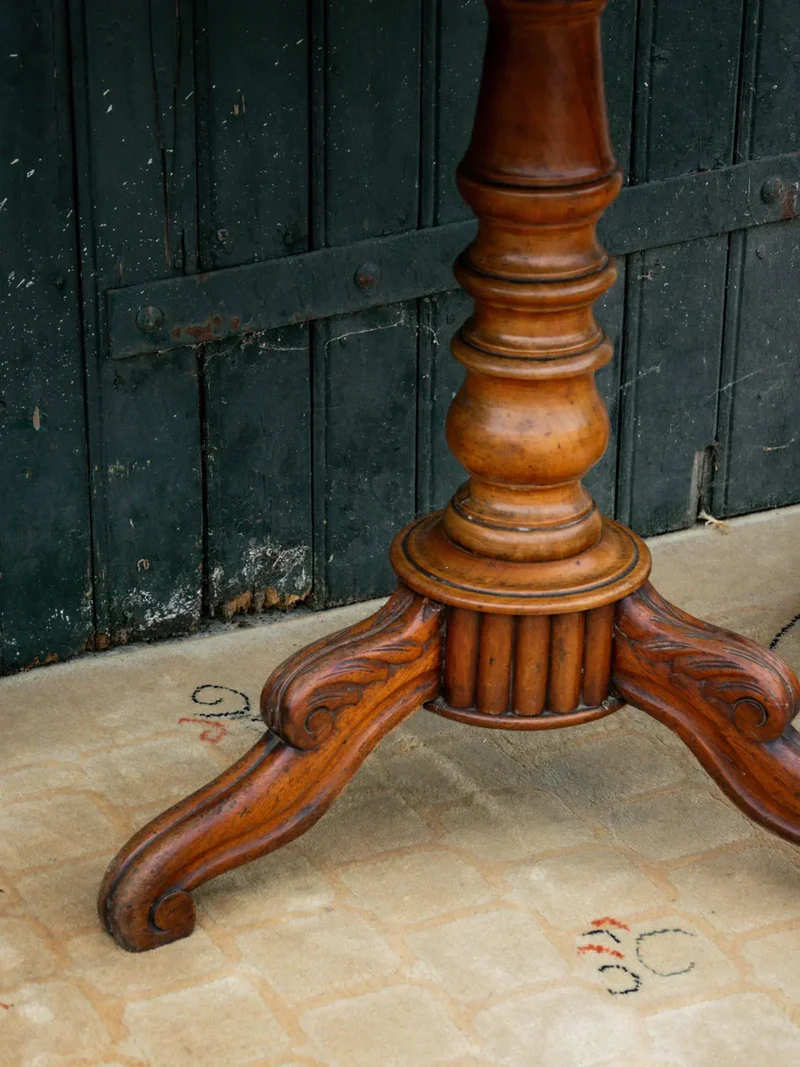 Francine, la table d'appoint violon en bois N°718