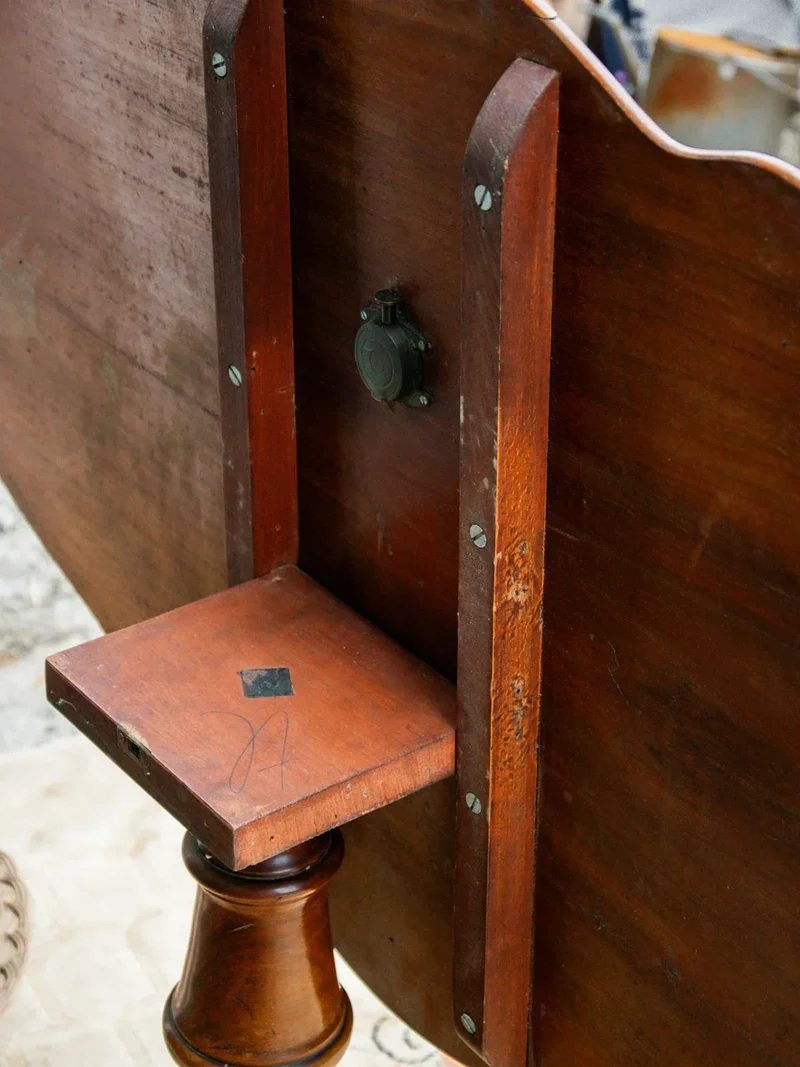 Francine, la table d'appoint violon en bois N°718