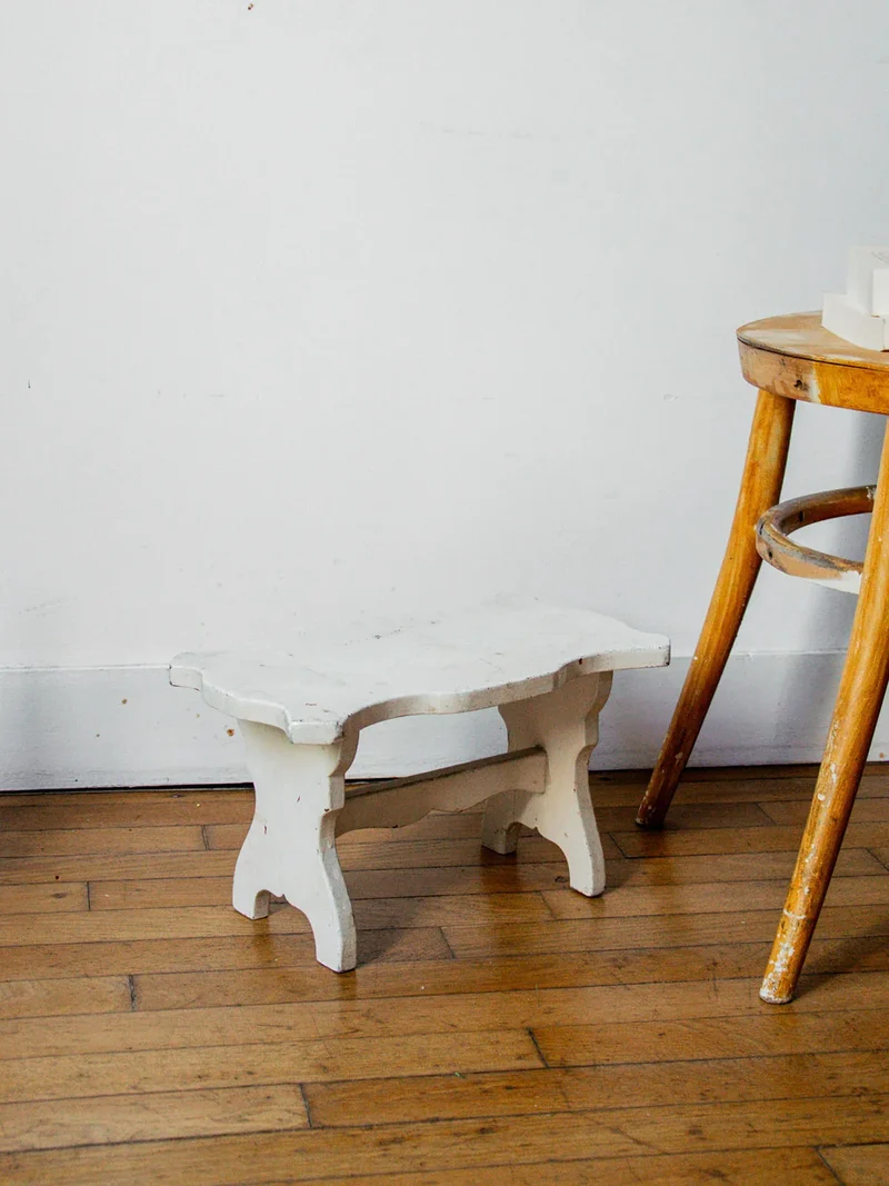 Regis, le repose-pied blanc N°582