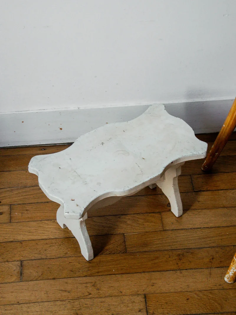 Regis, le repose-pied blanc N°582