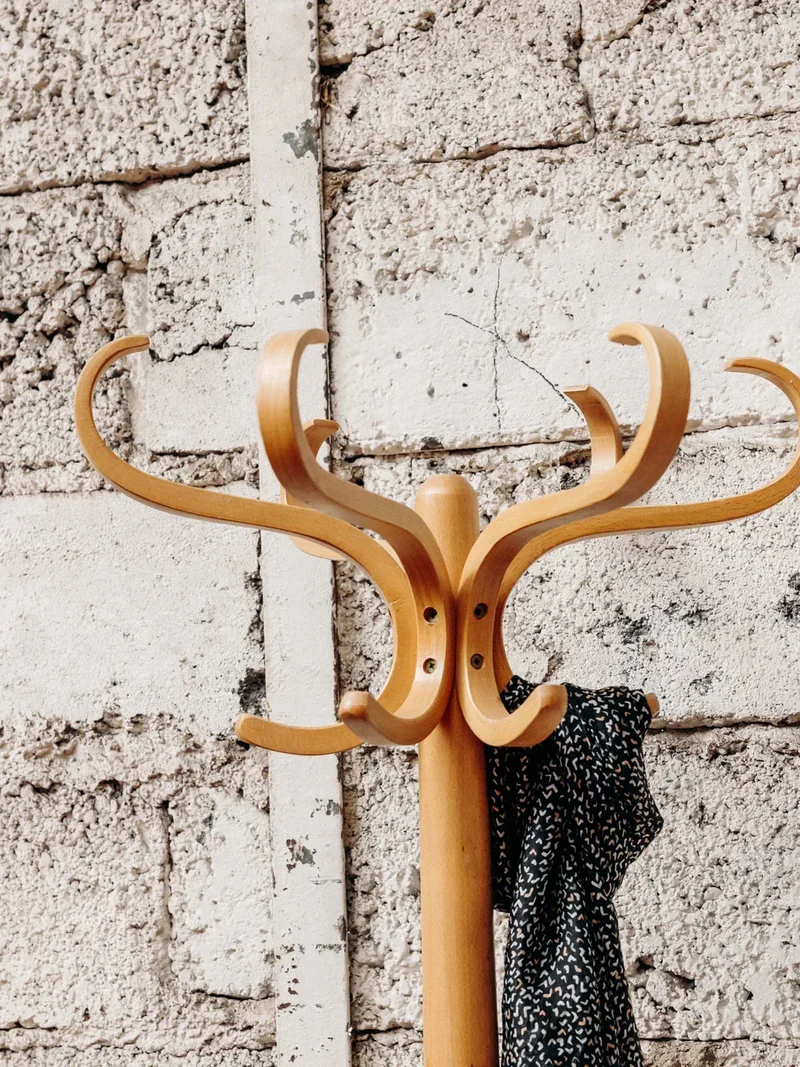 Charlie, le porte-manteau en bois N°118