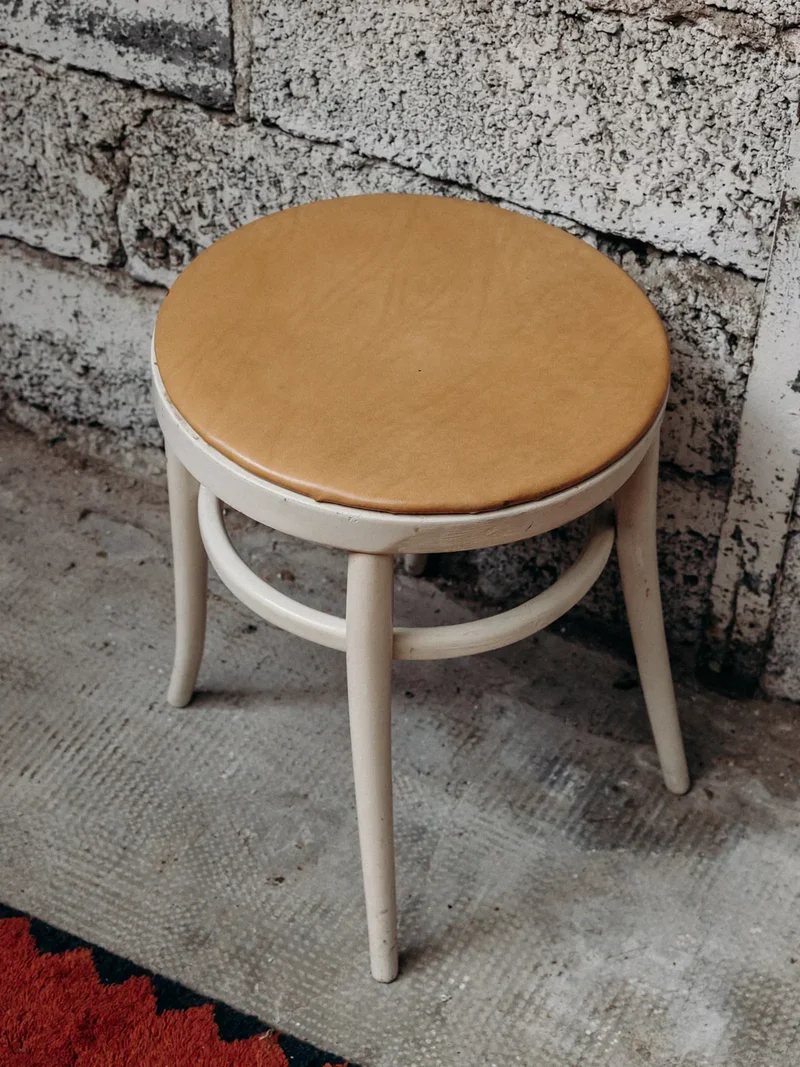 Axel, le tabouret en skaï N°496