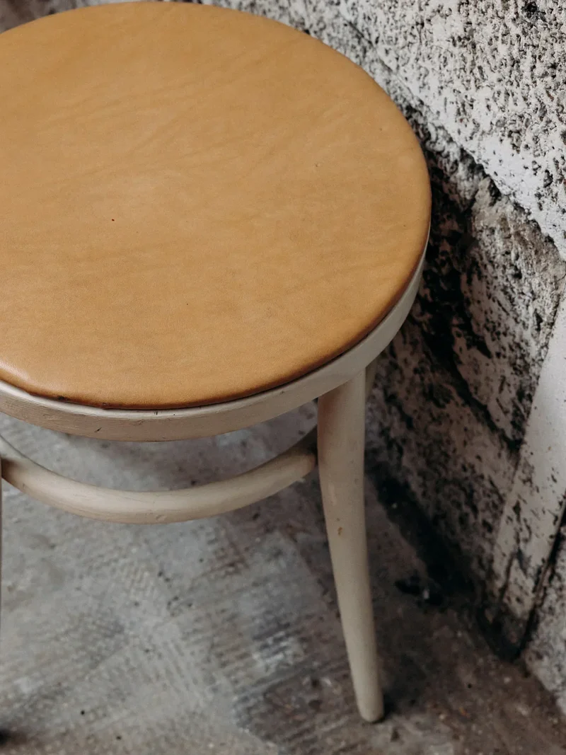 Axel, le tabouret en skaï N°496