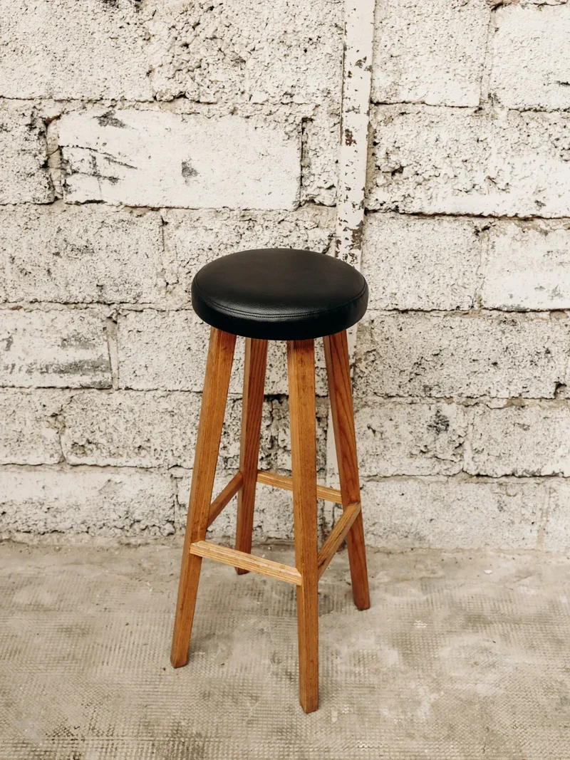 Pierre, le tabouret de bar en frêne N°3
