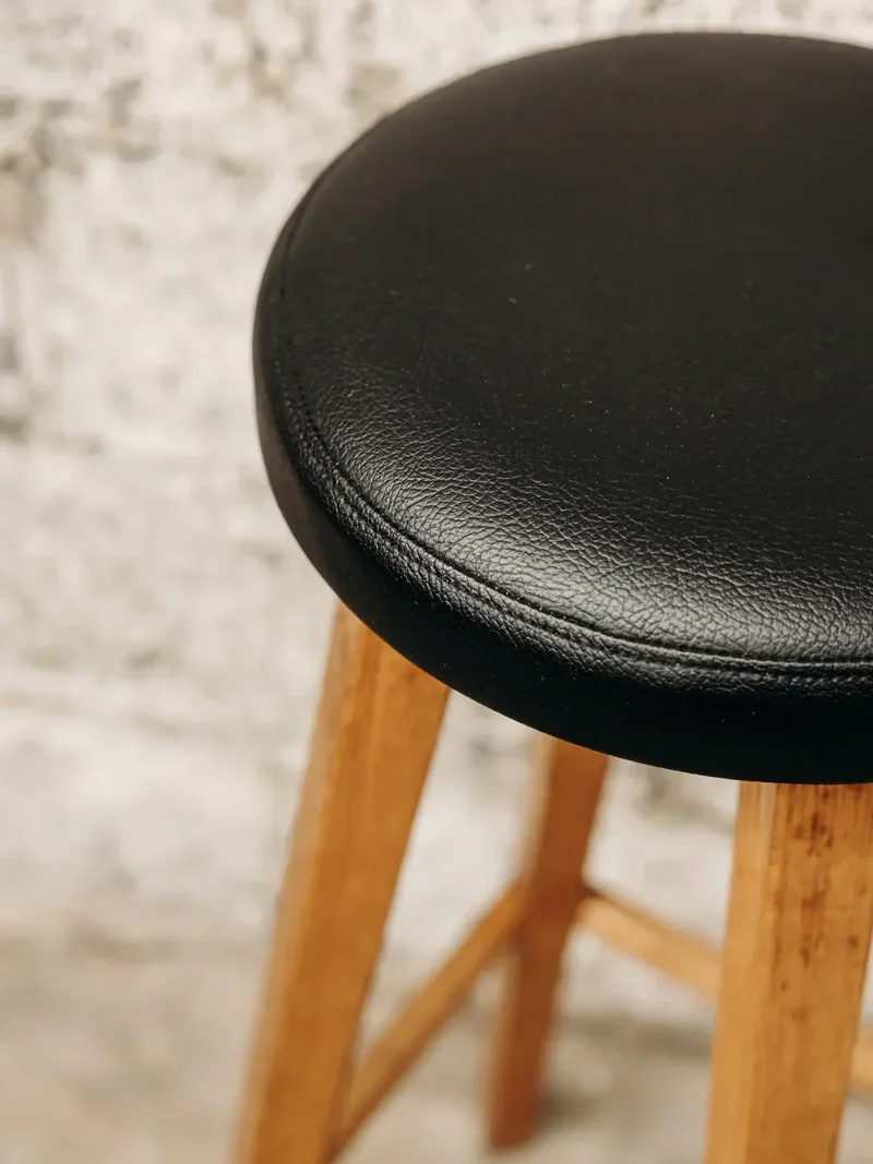 Pierre, le tabouret de bar en frêne N°3