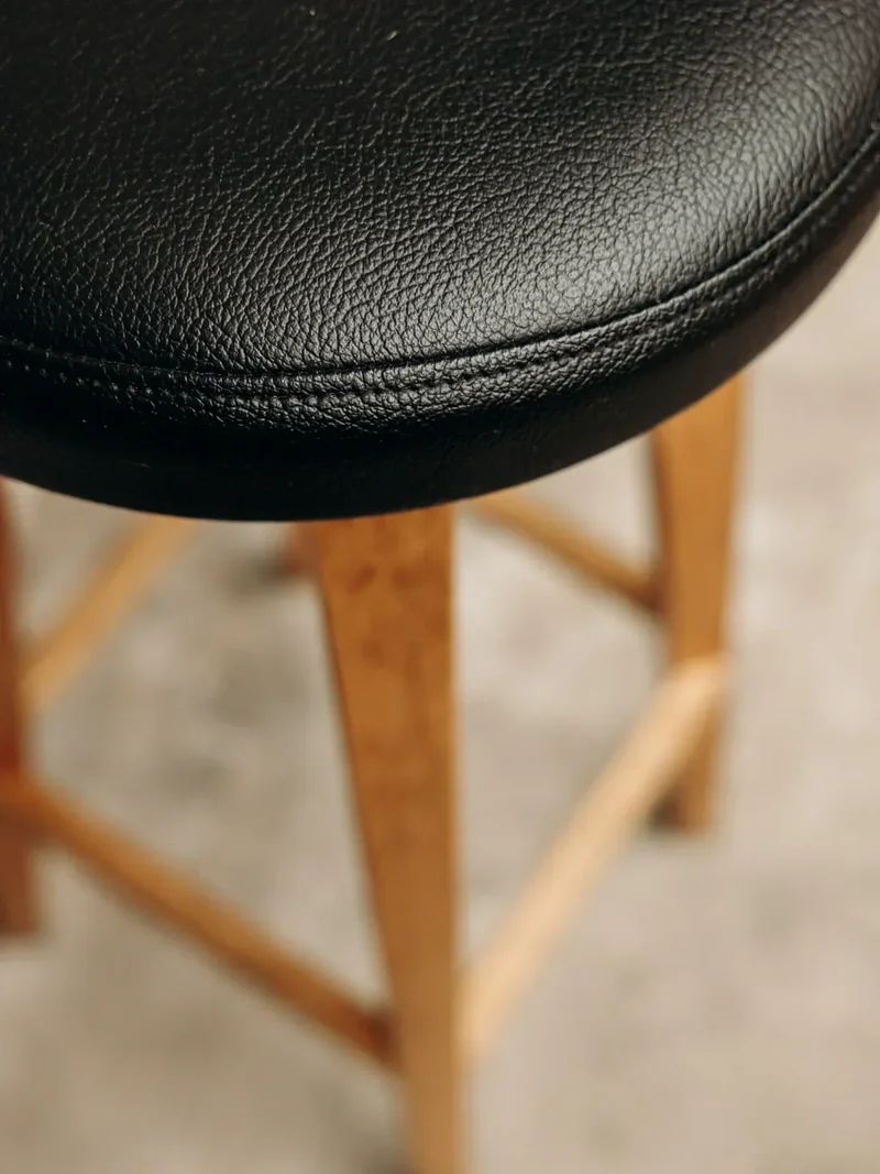 Pierre, le tabouret de bar en frêne N°3