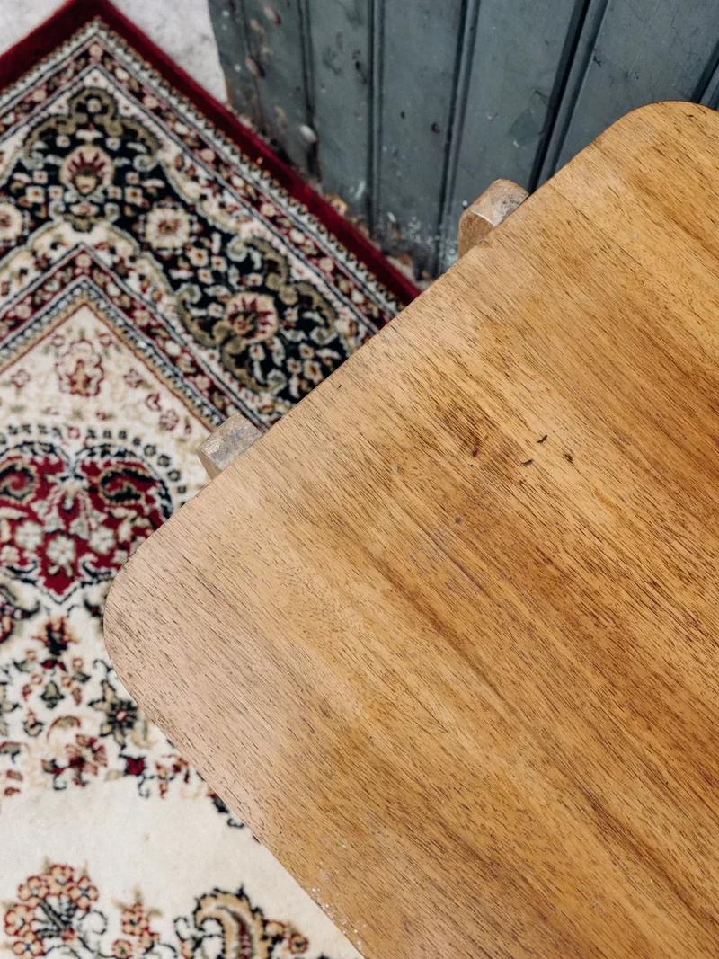 Francine, la table d'appoint en bois N°273