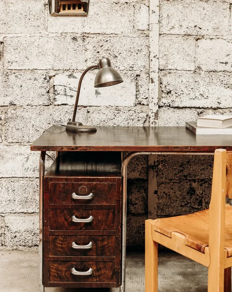 Julia, la lampe de bureau en métal N°339