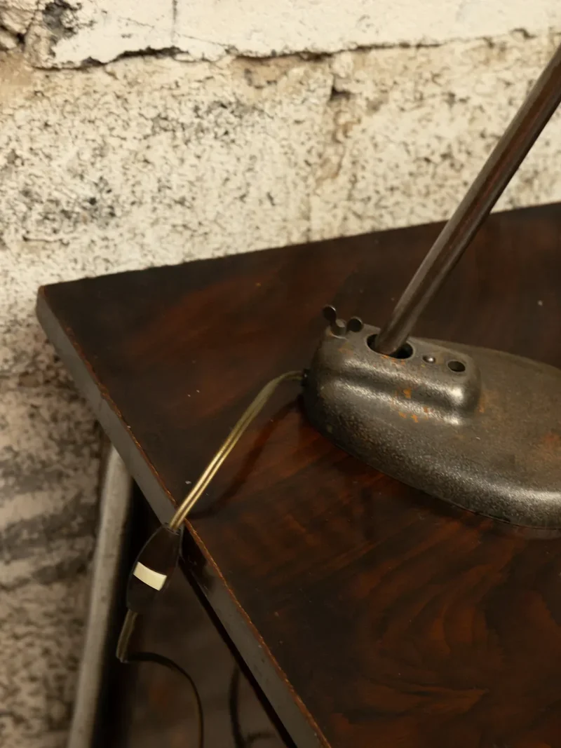 Julia, la lampe de bureau en métal N°339