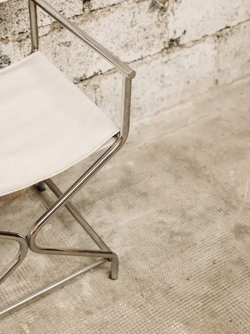 Jakob, le fauteuil en skaï blanc N°455