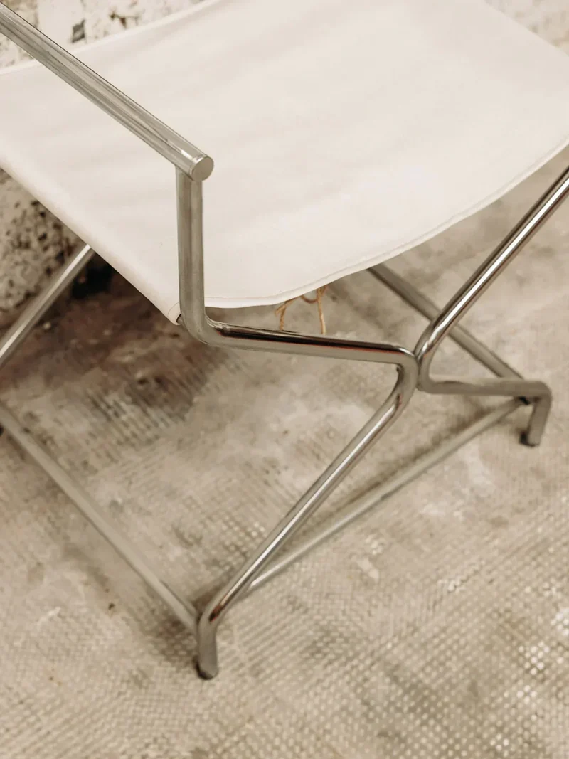 Jakob, le fauteuil en skaï blanc N°455