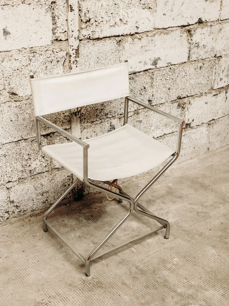 Jakob, le fauteuil en skaï blanc N°455