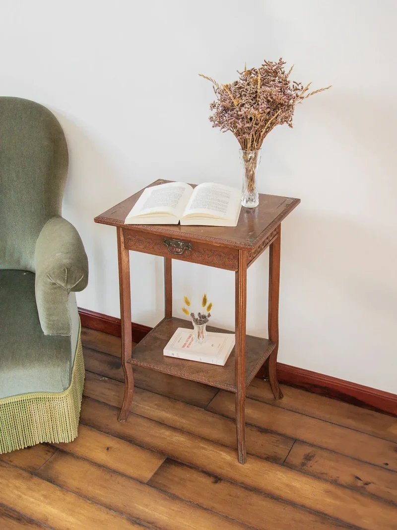 Francine, la table d'appoint en bois N°358