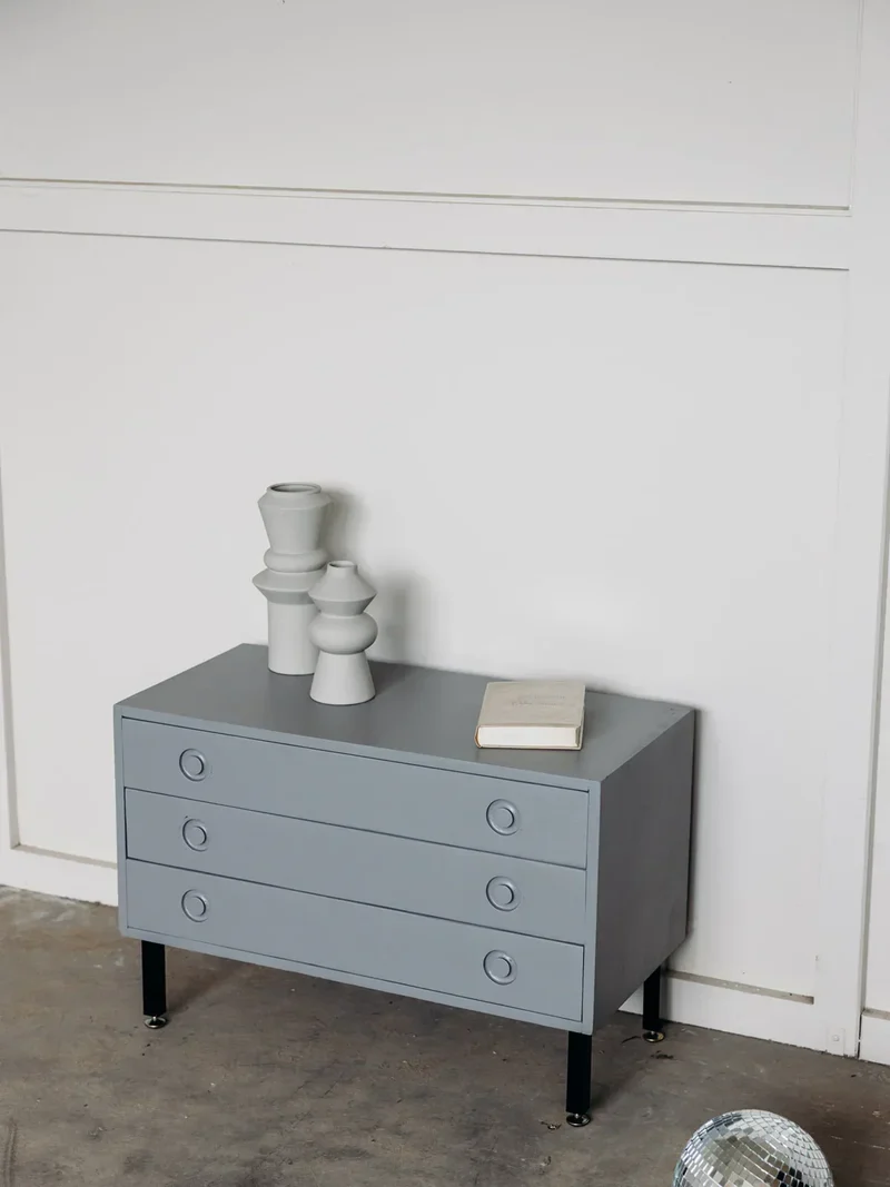 Olga, la commode en bois gris N°204