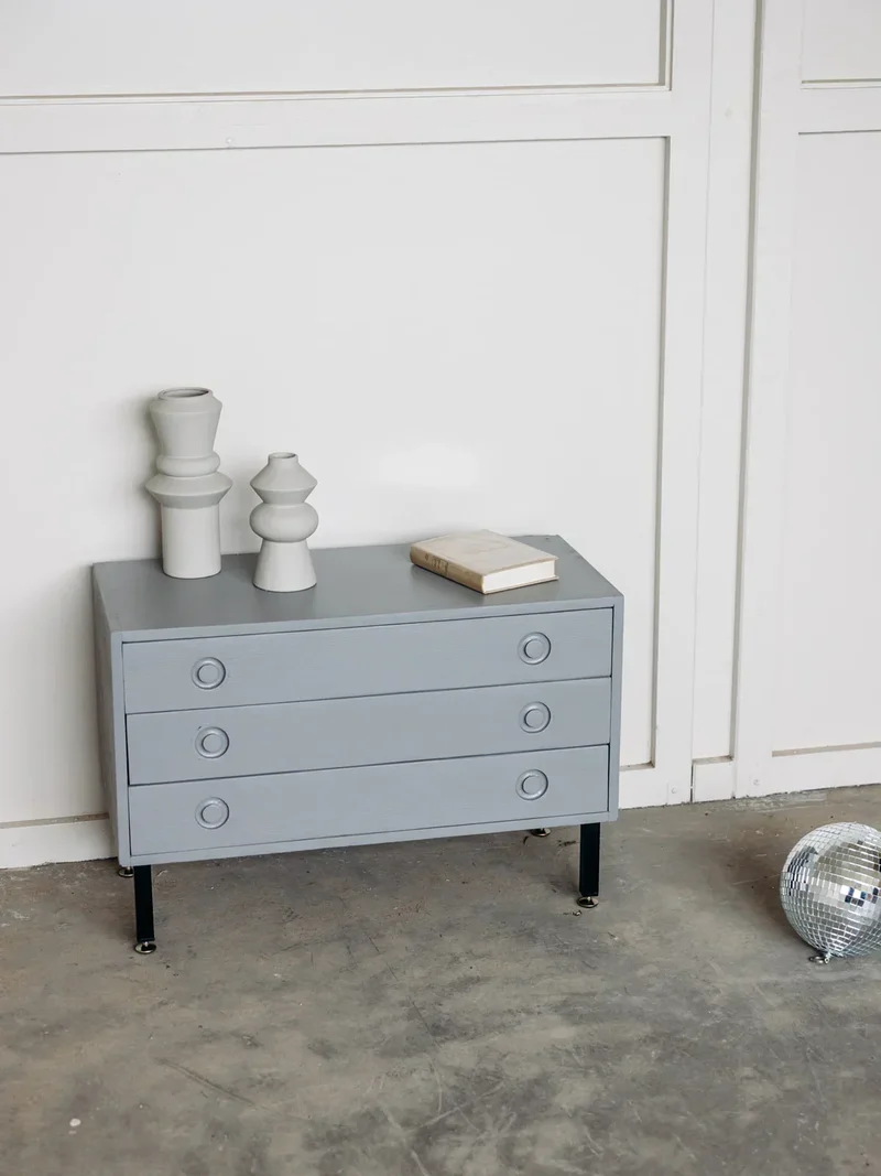 Olga, la commode en bois gris N°204