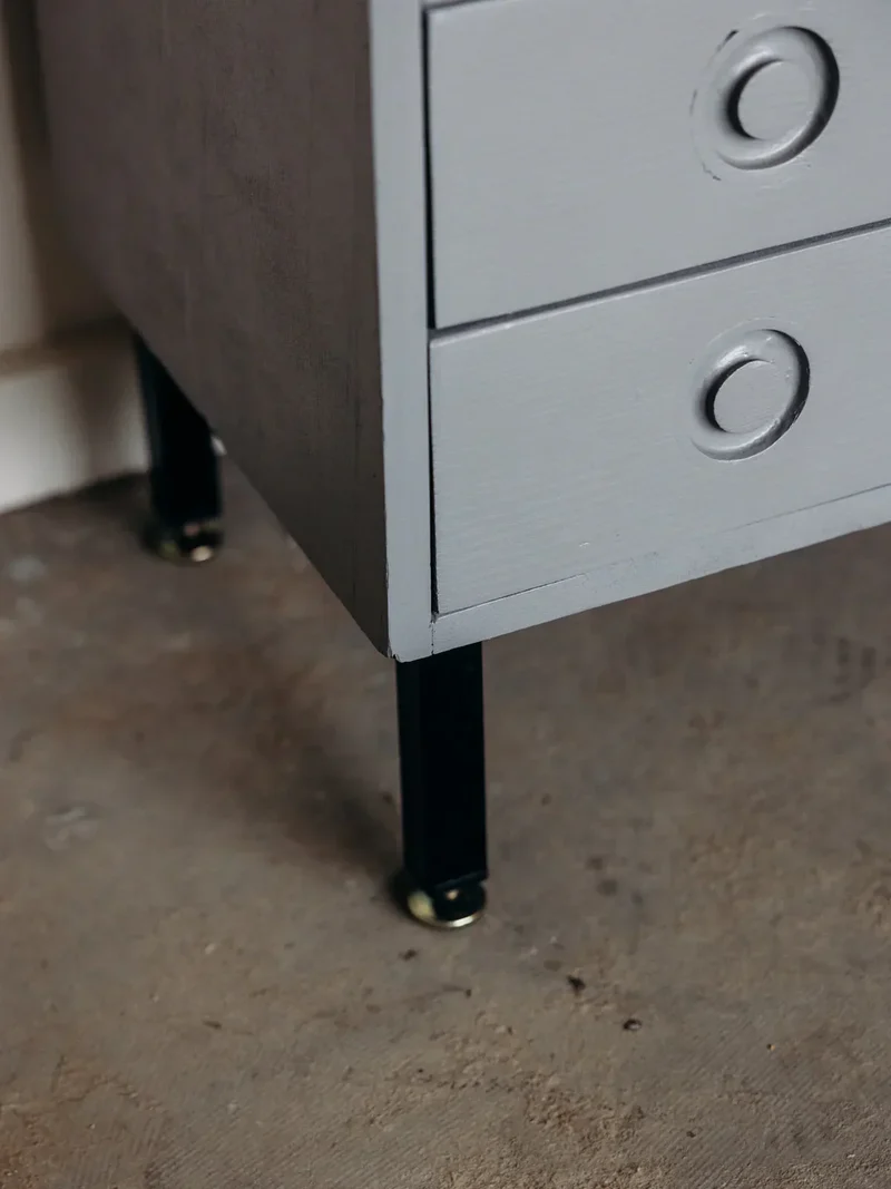 Olga, la commode en bois gris N°204