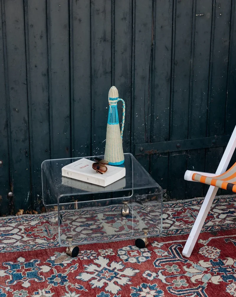 Hanna, la table d'appoint en plexiglass N°460