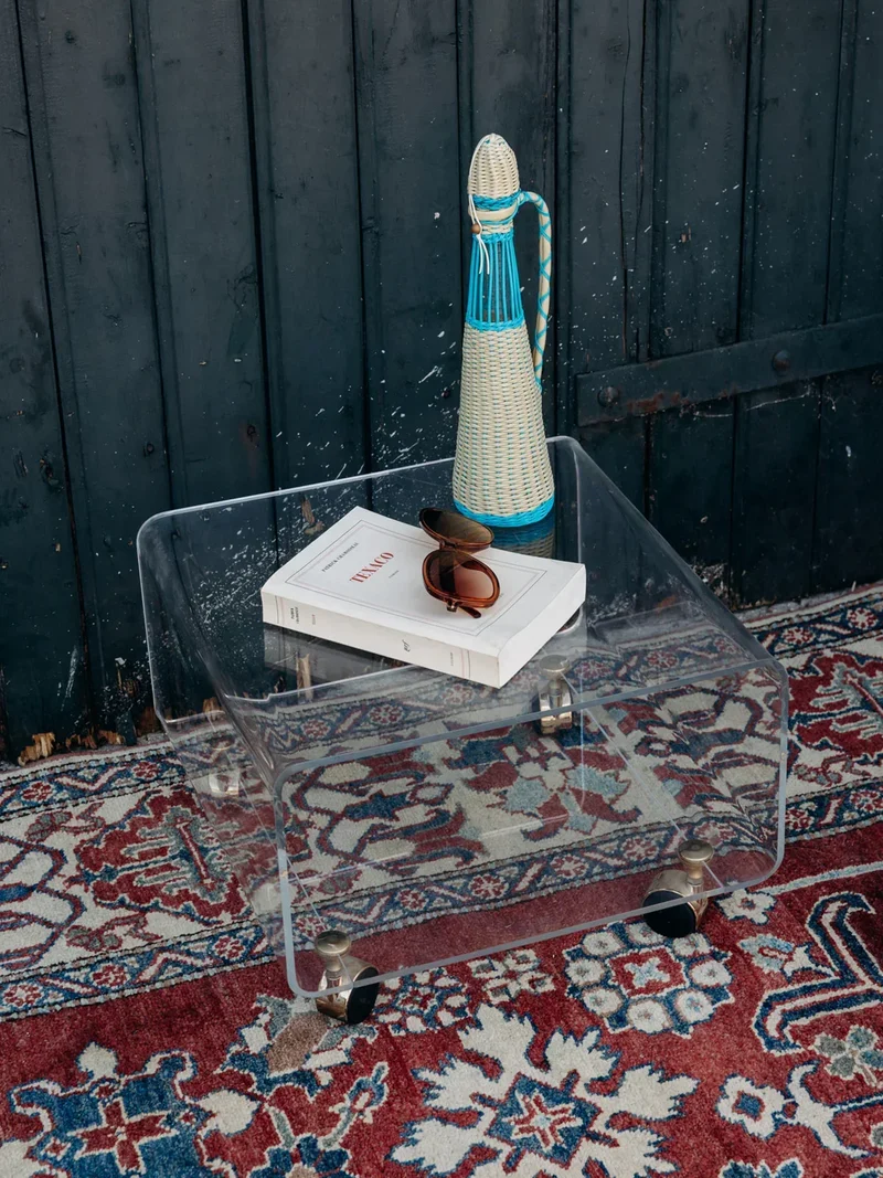 Hanna, la table d'appoint en plexiglass N°460