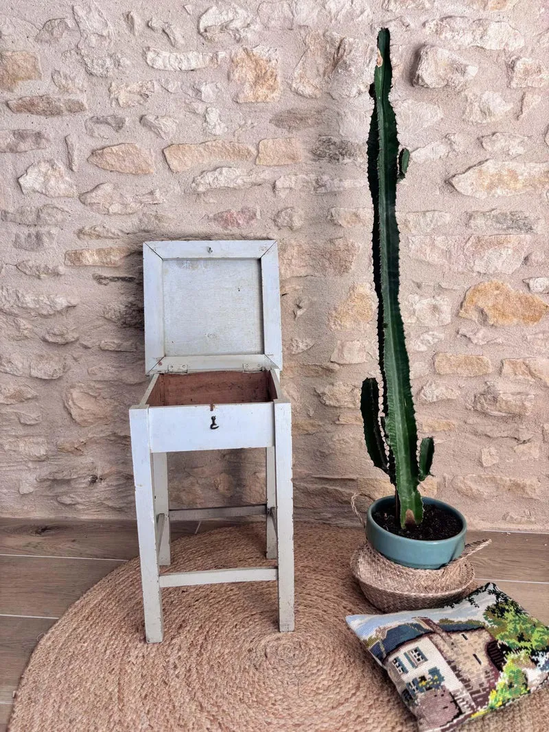 Regis, le tabouret en bois N°608