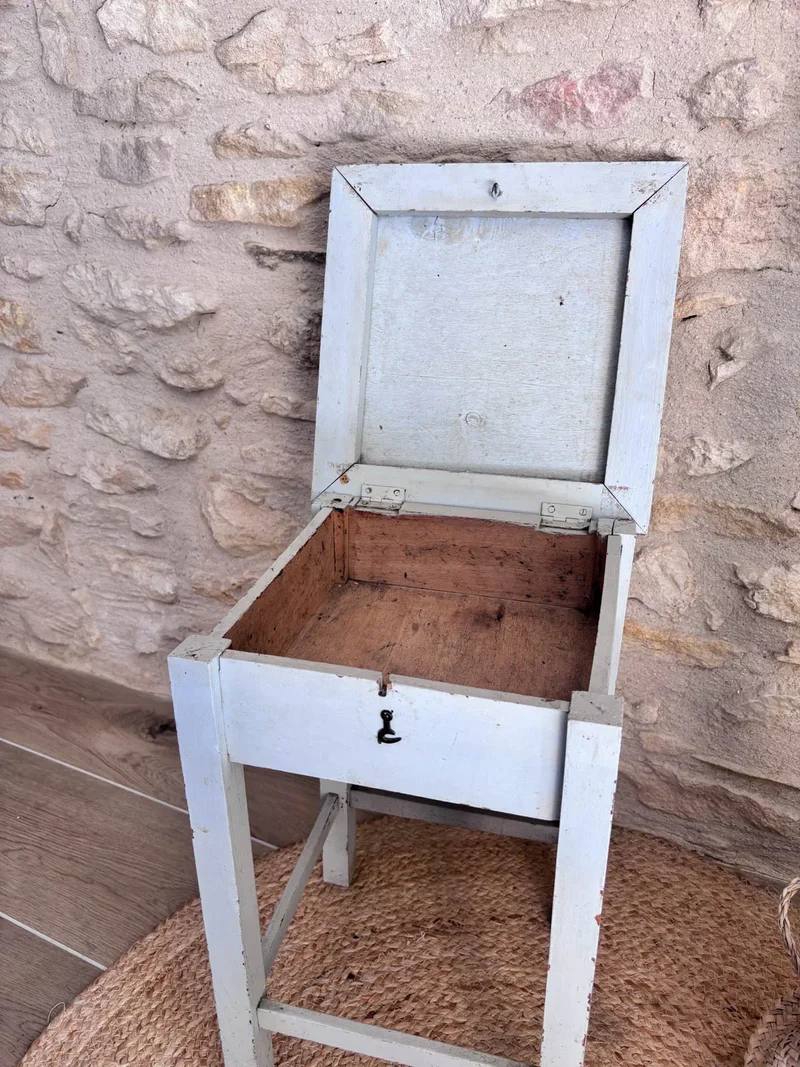 Regis, le tabouret en bois N°608