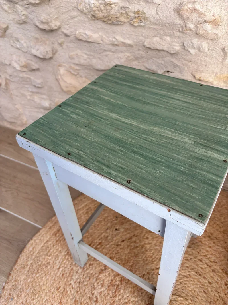 Regis, le tabouret en bois N°608
