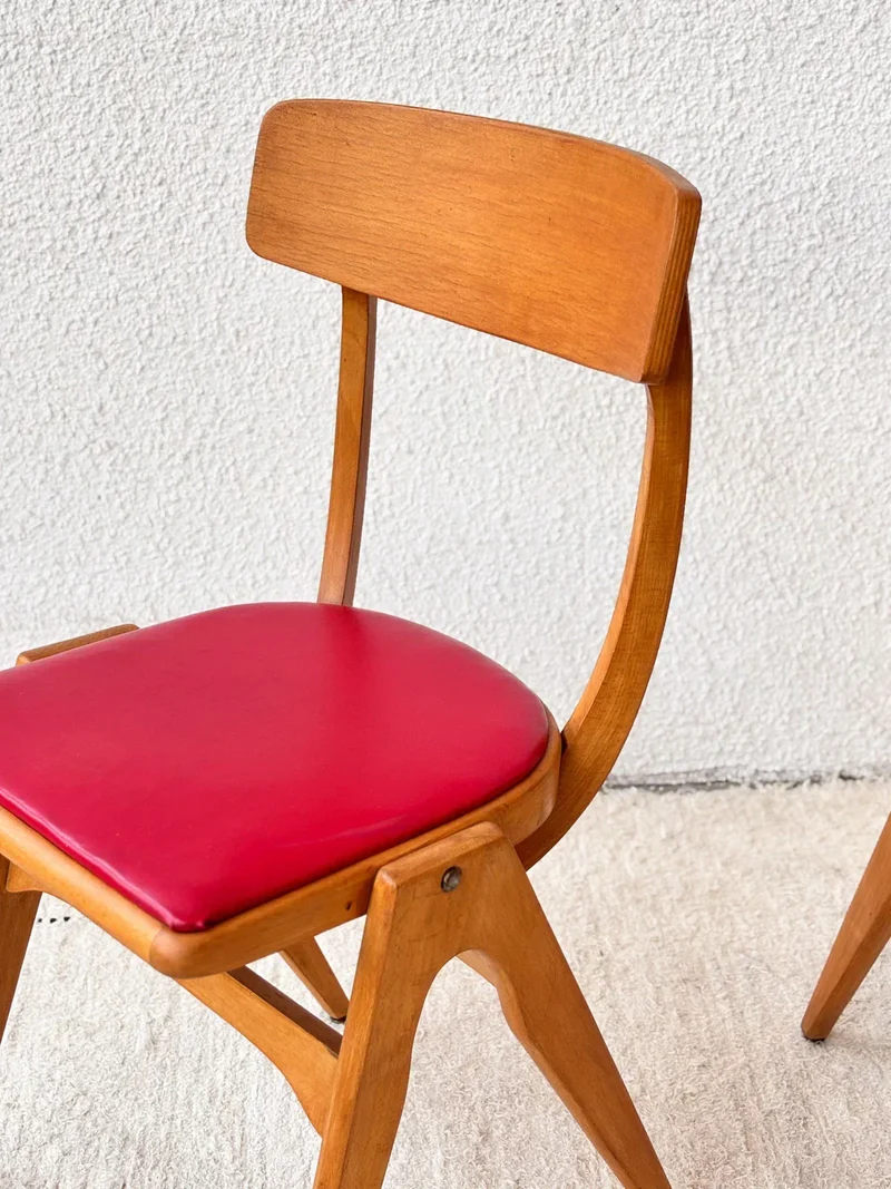 Alma, la paire de chaises en bois N°681