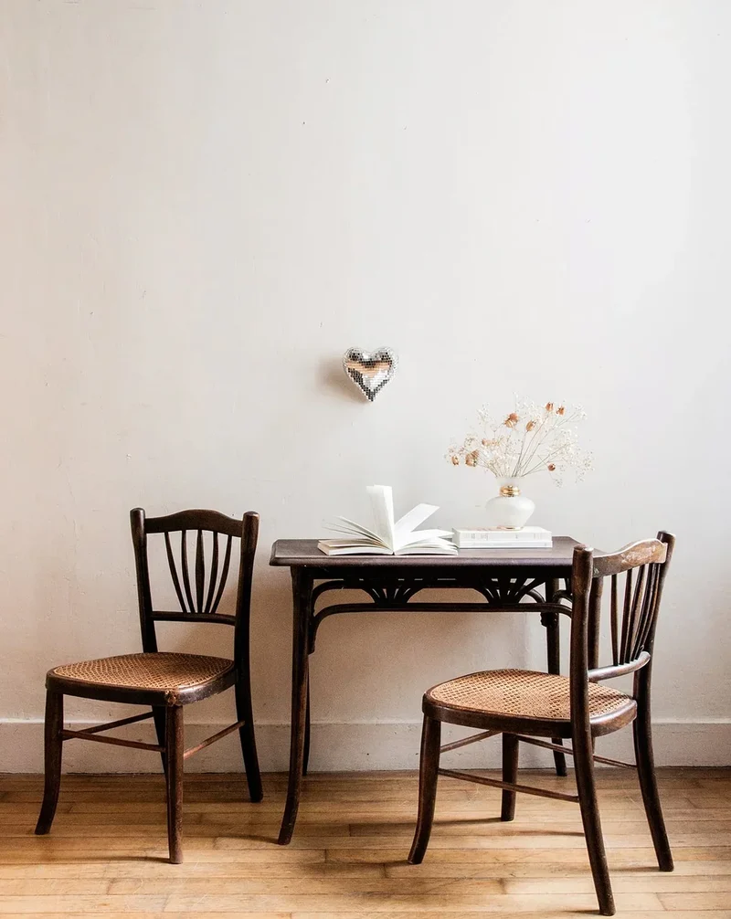 Ange, l'ensemble 1 table et 2 chaises Baumann N°1