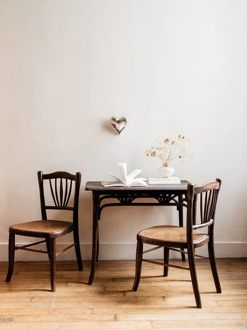 Ange, l'ensemble 1 table et 2 chaises Baumann N°1