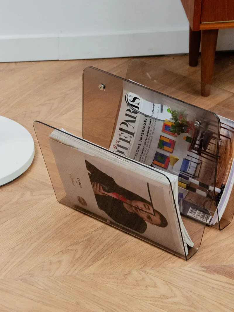 Marius, le porte-revues en plexiglass N°157